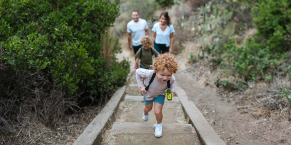 Randonnée avec enfants : conseils sécurité pour aventures en famille